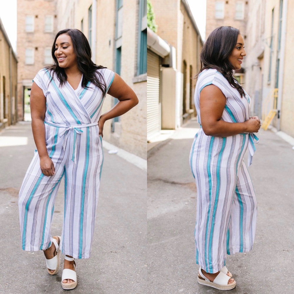 FINAL PRICE❗️Pretty Woman Striped Jumpsuit - Picture 4 of 5